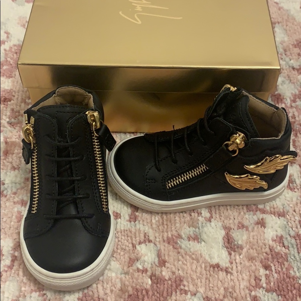 Rare winged Giuseppe Zanotti